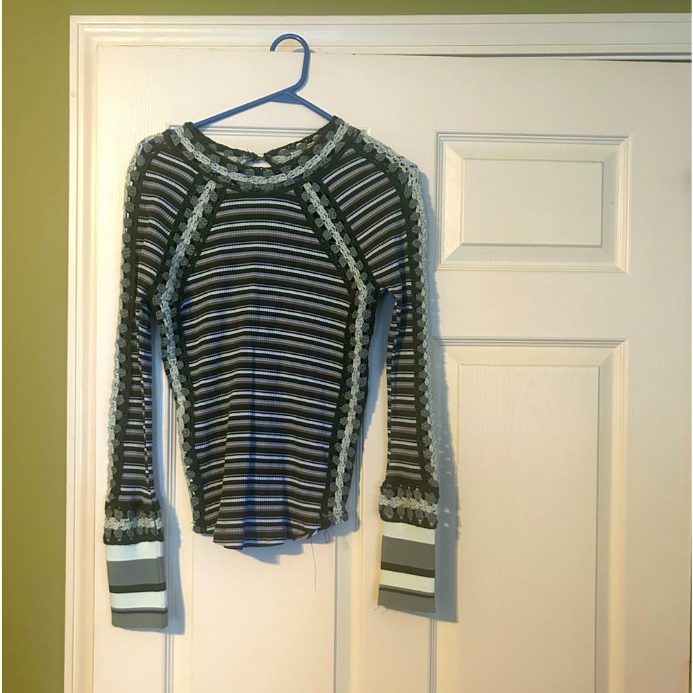 Gimmicks Long sleeve shirt size large worn once